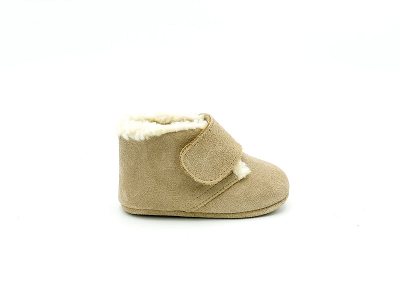 Tricati Gevoerd Slofje Velcro Arena Beige (maat 17-20)