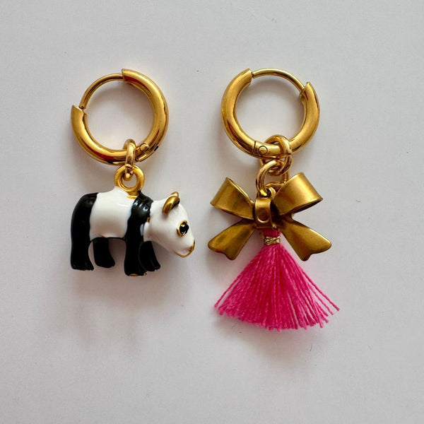 ByMelo Oorbellen Panda/Roze Strik