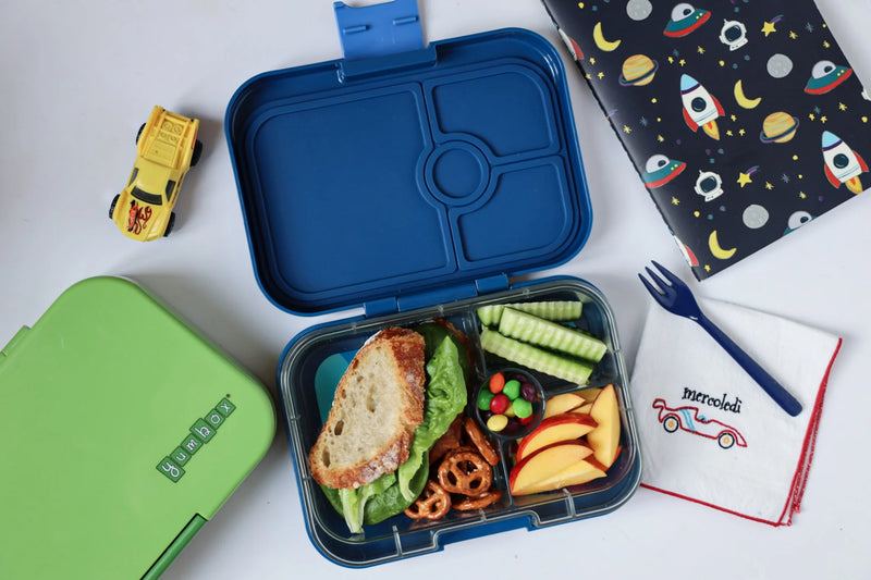 Yumbox Panino 4-Vakken Monte Carlo Blue/Race Cars Tray